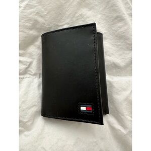 Tommy Hilfiger Black Trifold Leather Wallet